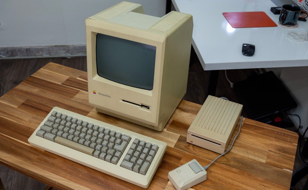 Máy tính Macintosh năm 1986 của Apple
