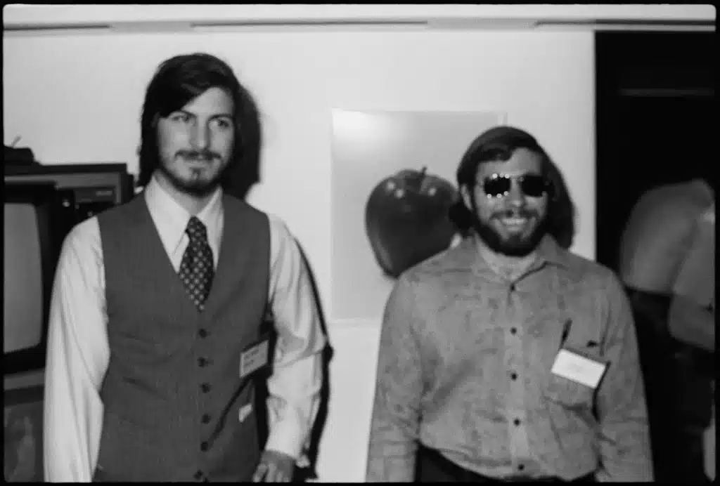 Vào năm 1976, ông và Wozniak đã đồng sáng lập nên công ty Apple Inc